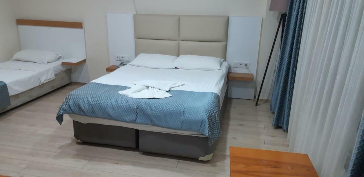 Arya Hotel *