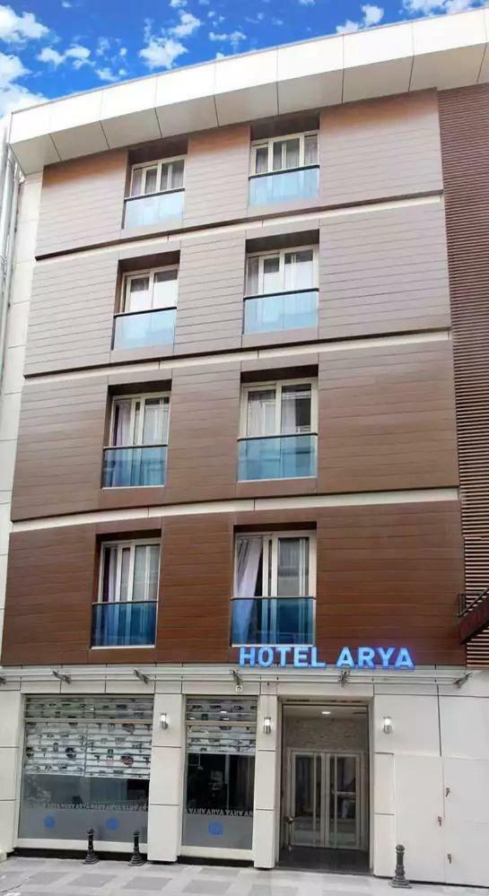 Arya Hotel *